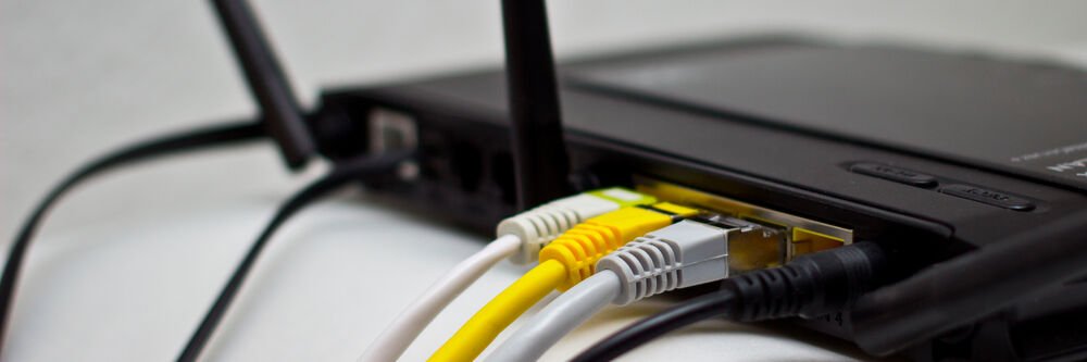 itmeetsindustry's tweet image. Wie sicher ist der #HomeRouter? In dem Security Report 2022 untersucht das Fraunhofer FKIE 122 verschiedene Router-Modelle. #security #research
(Bild: andifink - stock.adobe.com) industry-of-things.de/luft-nach-oben…