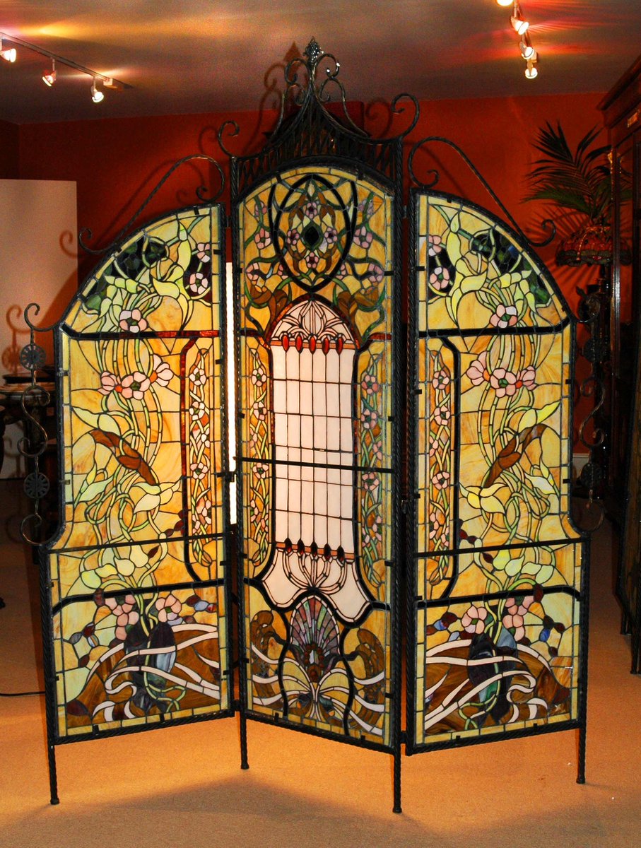 NouveauDeco's tweet photo. An Art Nouveau leaded glass dressing screen.

📷 Regent Antiques https://t.co/Oh9b26NN1s