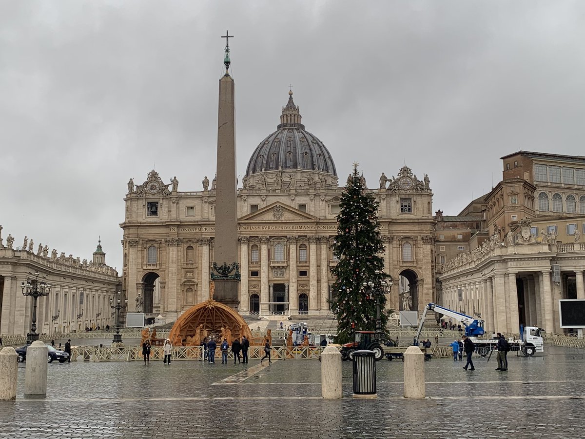 Cindy_Wooden's tweet photo. The tree and Nativity scene in St Peter’s Square are coming down today. https://t.co/F1BXyFcg30