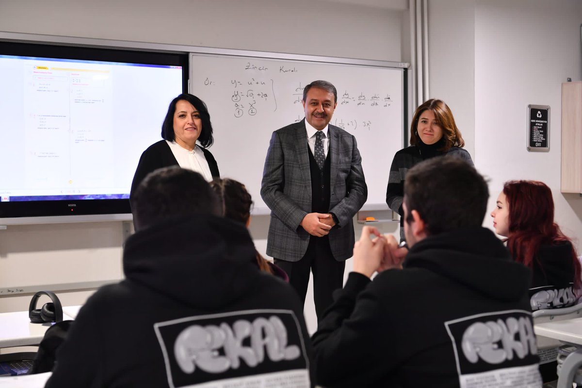 hasansildak's tweet photo. Haftaya #FEKAL ‘de başladık…

Fatma Emin Kutvar Anadolu Lisesi kurumsal enerjisi, 
en yüksek başarıyı isteyen dinamik kadrosu ve çalışkan öğrencileriyle #BİGEP için güzel bir örnek oluşturuyor. 

Takım çalışması ve hedefler için hayallere sahip olmak fark oluşturuyor… https://t.co/MfZZUWiL0f