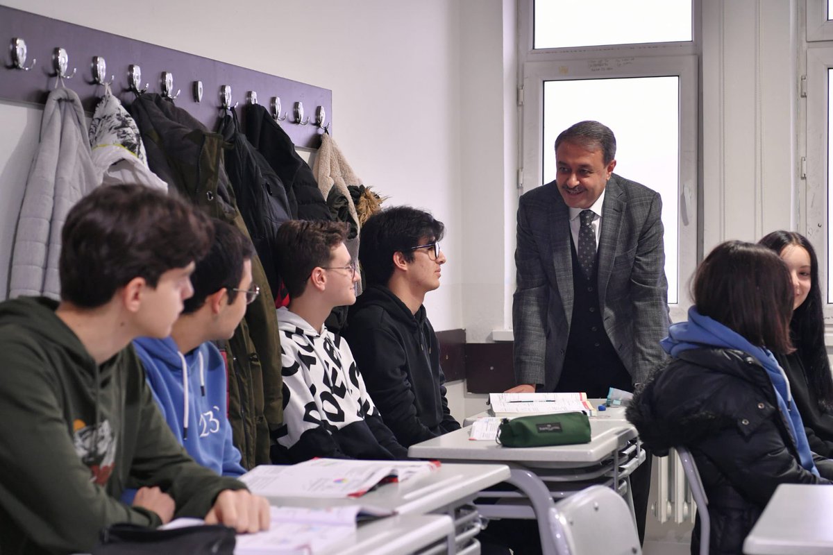 hasansildak's tweet photo. Haftaya #FEKAL ‘de başladık…

Fatma Emin Kutvar Anadolu Lisesi kurumsal enerjisi, 
en yüksek başarıyı isteyen dinamik kadrosu ve çalışkan öğrencileriyle #BİGEP için güzel bir örnek oluşturuyor. 

Takım çalışması ve hedefler için hayallere sahip olmak fark oluşturuyor… https://t.co/MfZZUWiL0f