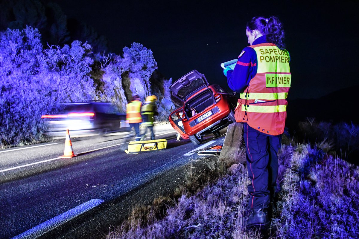 SDIS66's tweet photo. Intervention pour un accident de circulation sur la D117 à hauteur d’Estagel.
Le concours des sapeurs-pompiers d’Agly, de Maury et de Rivesaltes a été nécessaire, afin de protéger la zone d’intervention et de prendre en charge les occupants du véhicule accidenté. #Estagel https://t.co/EDHj4hyJnq
