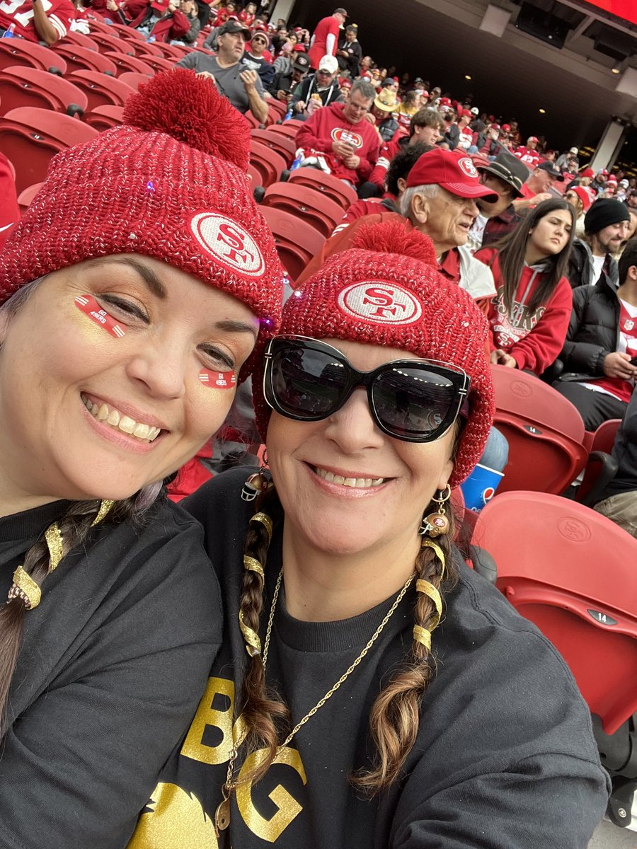 jen_lmt's tweet photo. #FTTB 1st game for lifelong fans! #48birthdayweekend #GoNiners https://t.co/nP8yJ7xCdL