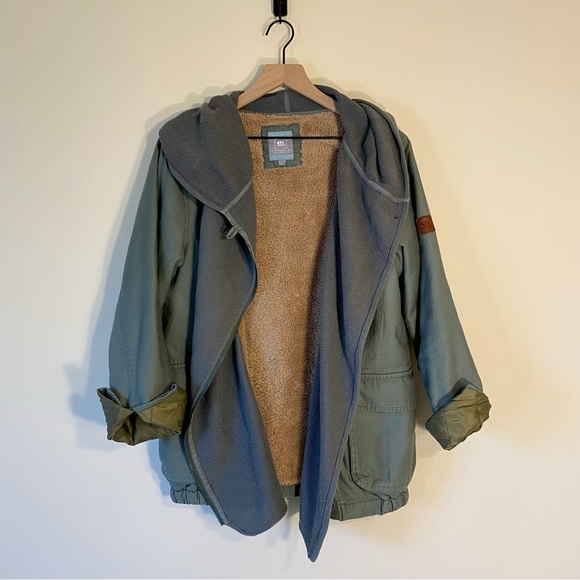 So good I had to share! Check out all the items I'm loving on <a href="/Poshmarkapp/">Poshmark</a> #poshmark #fashion #style #shopmycloset #effervescentbubbles #dr2 #ripcurl: posh.mk/RYxHWdiV7rb