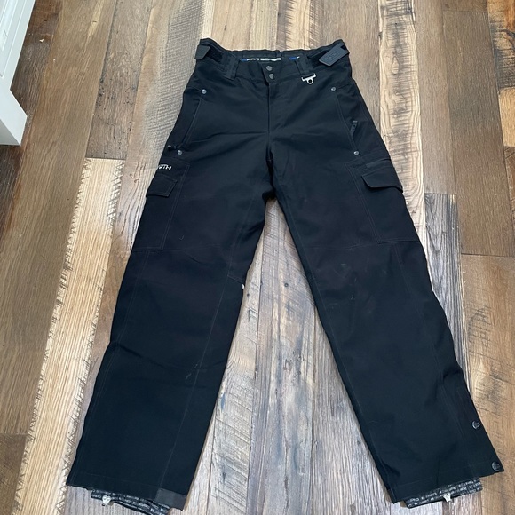 Denise1Jordan's tweet photo. So good I had to share! Check out all the items I'm loving on @Poshmarkapp #poshmark #fashion #style #shopmycloset #oceanearth #burton #volcom: https://t.co/kx7u4CFZqe https://t.co/Ti1cHfr1TY
