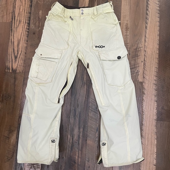 Denise1Jordan's tweet photo. So good I had to share! Check out all the items I'm loving on @Poshmarkapp #poshmark #fashion #style #shopmycloset #oceanearth #burton #volcom: https://t.co/kx7u4CFZqe https://t.co/Ti1cHfr1TY