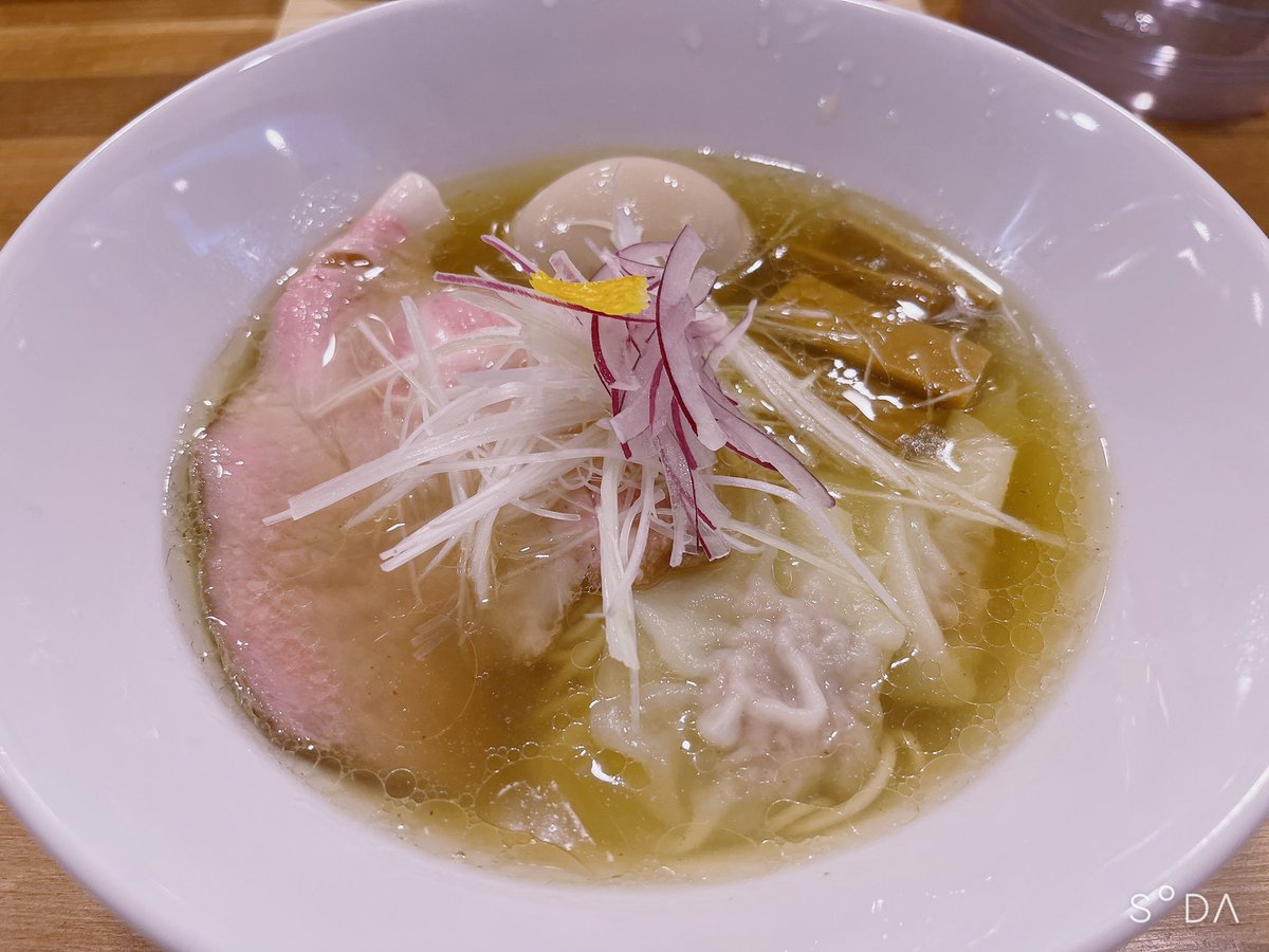 kakerun0420's tweet photo. 彼女と一緒に家から歩いて2、3分の所に
新しくオープンした
麺屋　寛にいってきた！
うまかった(笑)
また行こう
近いし笑笑

#麺屋寛 https://t.co/sXhNynAykB