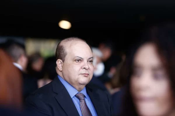 ➡️ Moraes manda afastar Ibaneis Rocha do cargo de governador do DF por 90 dias

O ministro do STF deu decisão após considerar questionamentos sobre a omissão do governador na atuação em atos terroristas no DF

Leia: cutt.ly/72Rdw3A