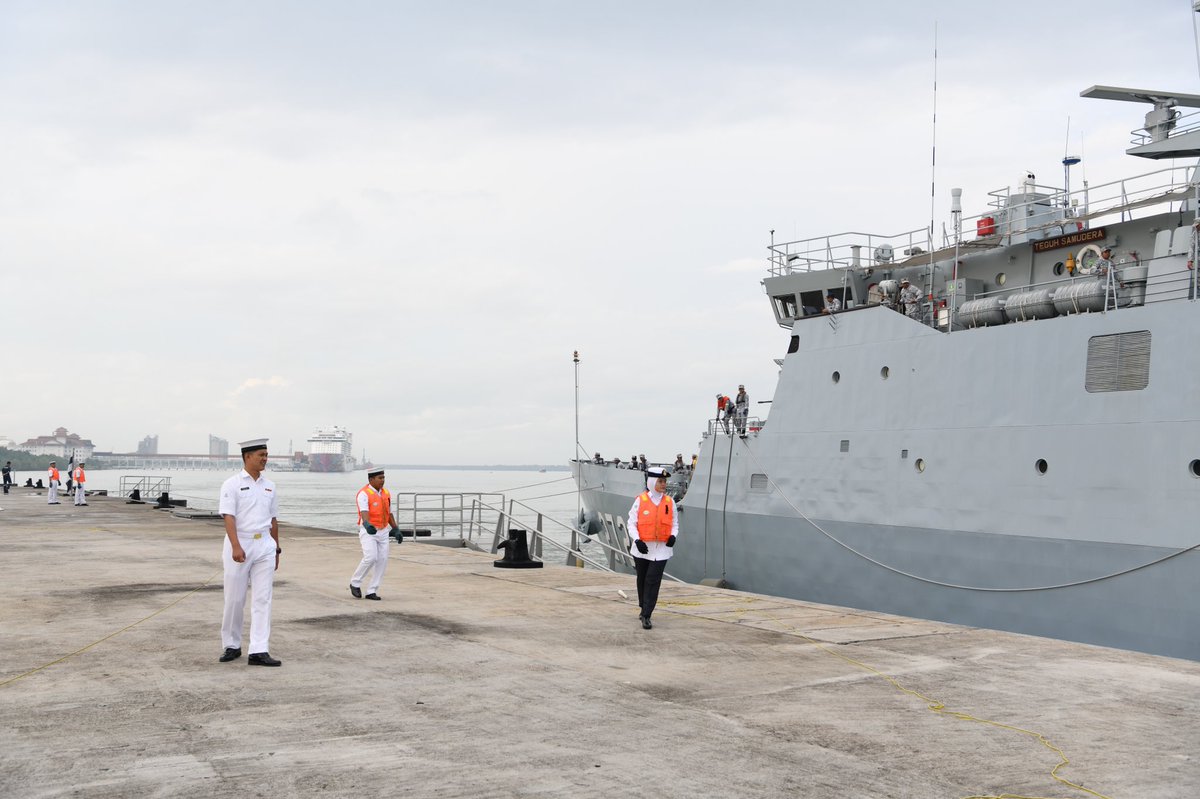 NatHydroCentre's tweet photo. Selamat Datang #NavyPeople #KDTEGUHSAMUDERA dari warga Pusat Hidrografi Nasional. KD TEGUH SAMUDERA merupakan antara salah sebuah kapal dari Skuadron Kapal Latihan Ke-27 yang dimiliki oleh Tentera Laut Diraja Malaysia.
#NavyUpdates
#SediaBerkorban
@KDTEGUHSAMUDERA https://t.co/Sc4oFAdzb1