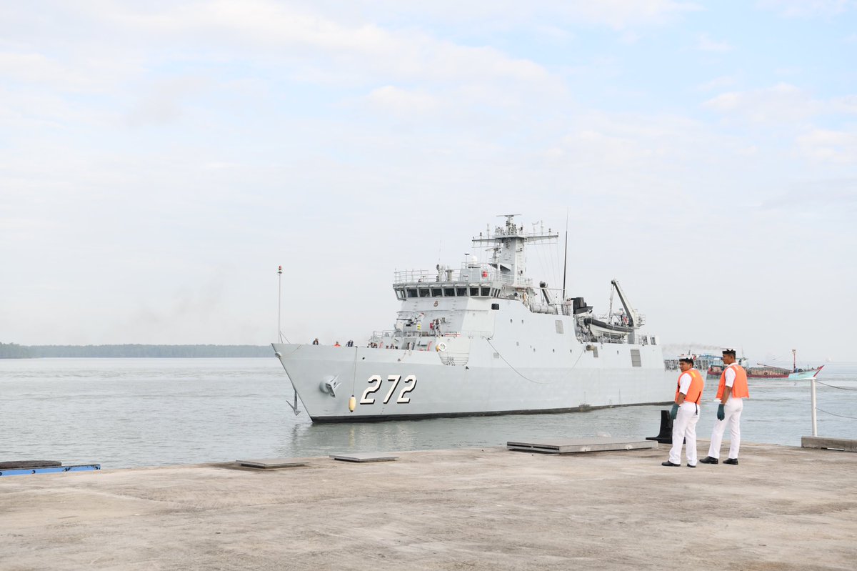 NatHydroCentre's tweet photo. Selamat Datang #NavyPeople #KDTEGUHSAMUDERA dari warga Pusat Hidrografi Nasional. KD TEGUH SAMUDERA merupakan antara salah sebuah kapal dari Skuadron Kapal Latihan Ke-27 yang dimiliki oleh Tentera Laut Diraja Malaysia.
#NavyUpdates
#SediaBerkorban
@KDTEGUHSAMUDERA https://t.co/Sc4oFAdzb1