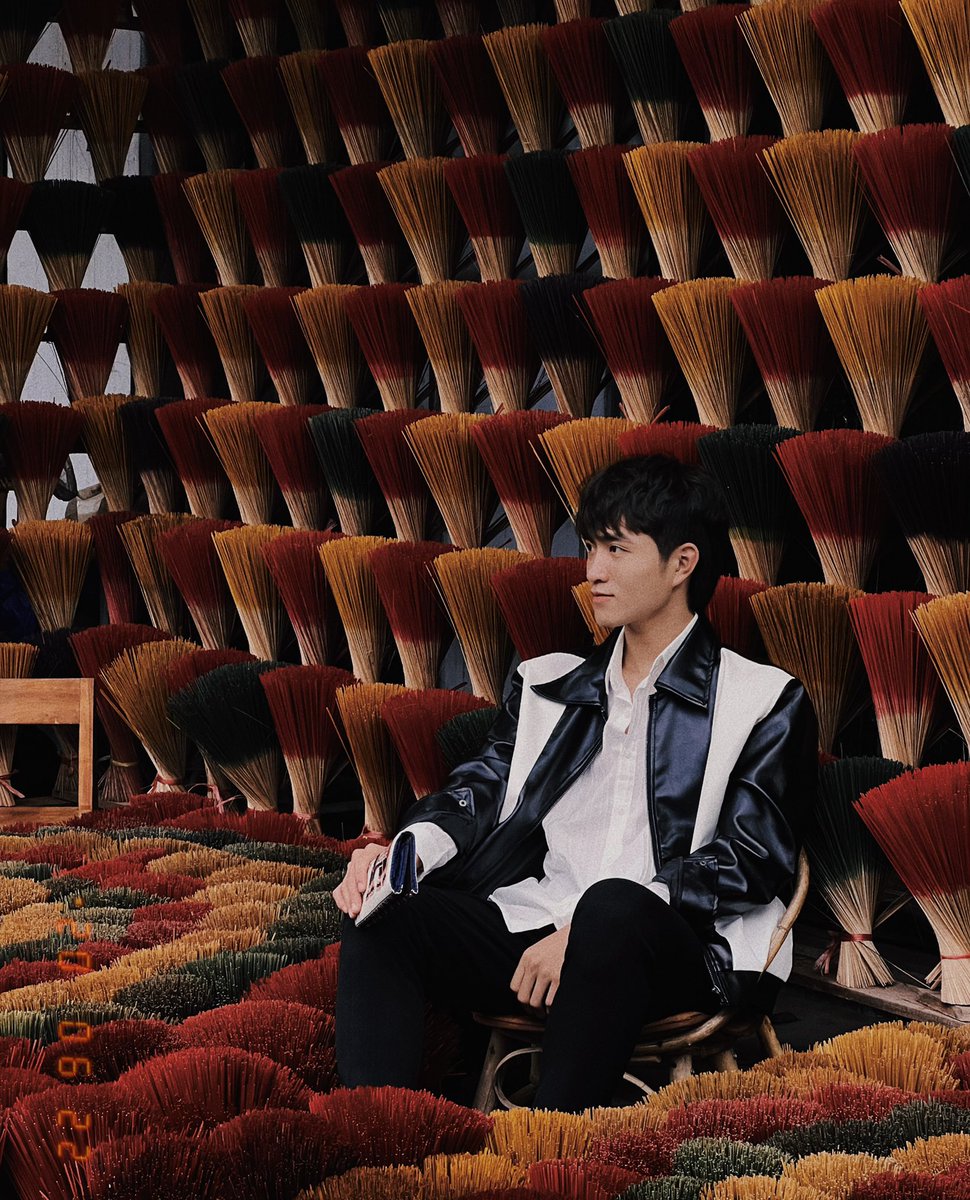 phamdjuy's tweet photo. Trả lại cố đô bằng đôi ba dòng chữ.
Trả lại sông Hương cho nhẹ gánh ngôn từ.
Trả lại Thiên Mụ lá bùa cầu tình tứ.
Trả lại anh một đời tương tư? https://t.co/vBEkjxAuDu