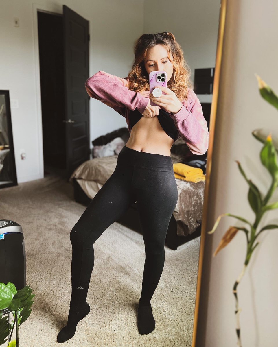 ktlh22's tweet photo. What do you use to track your progress? 💪🏻

Photos &amp; videos are the best way that I’ve found to track mine! 

Even when I don’t like what I see. It gives a true honest measure to be able to adjust accordingly! 

#fitness #progress #selfiesunday #sundayfunday #fitnessmotivation https://t.co/zjOVXjEoKt