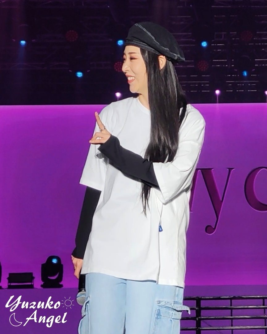 yuzuko_angel's tweet photo. 230108 MAMAMOO WORLD TOUR [MY CON] - HONG KONG 
Part 1

#마마무 #솔라 #문별 #휘인 #화사
#MAMAMOO #SOLAR #MOONBYUL #WHIEEN #HWASA
#MAMAMOO_MyCon https://t.co/OT8LLucqm6