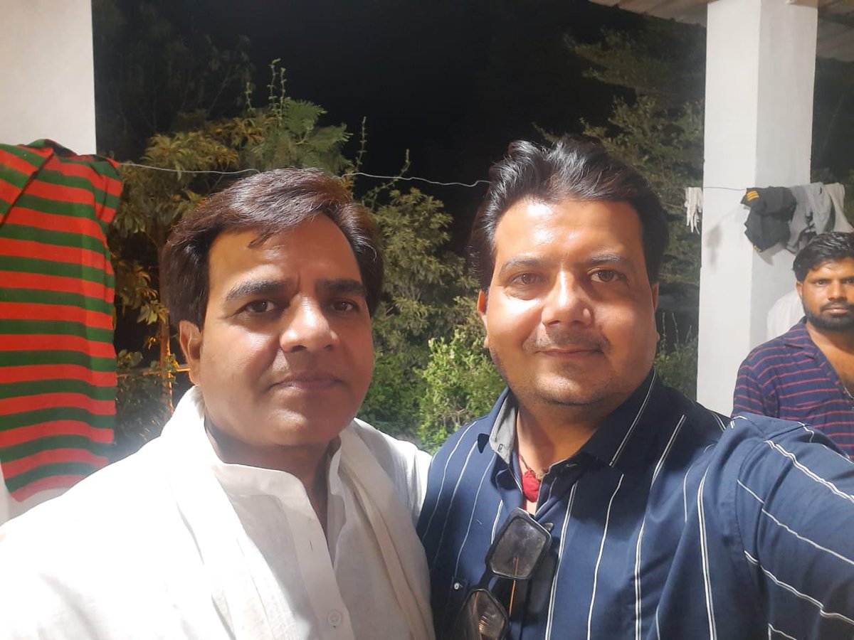RajendrMahwaBJP's tweet photo. प्रिय मित्र दीपक सोनी जी को जन्मदिन के शुभ अवसर पर बधाई एवं शुभकामनाएं। ईश्वर से अच्छे स्वास्थ्य दीर्घायु की कामना करता हूं। आप हमेशा खुश रहें प्रसन्न रहें यही भगवान से मेरी प्रार्थना है। #DeepakSoni https://t.co/G6dHdvzaKC