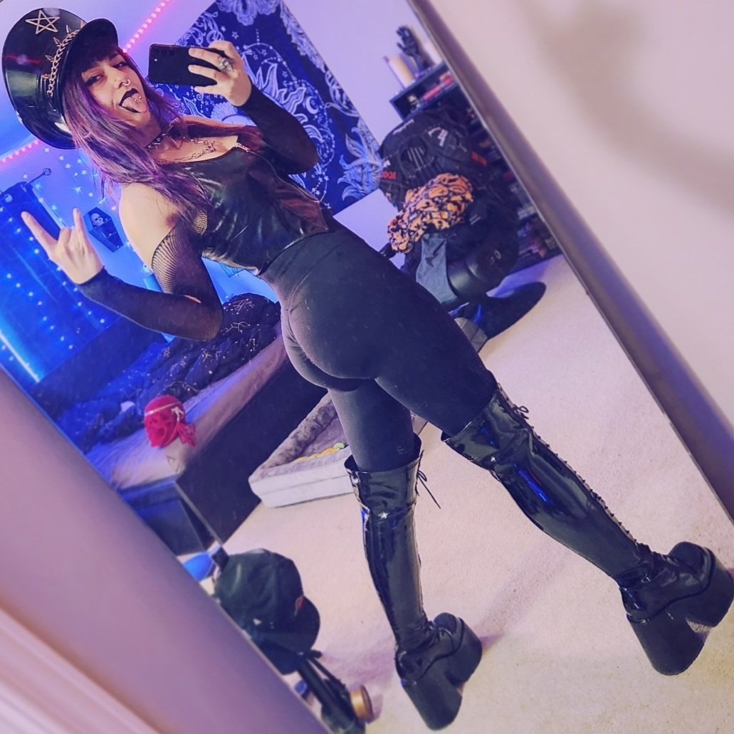 ass_legend's tweet photo. Just a reminder that I have an onlyfans 👀🖤
https://t.co/SqIrGMq1WW
#goth #gothgirl #girl #egirl #alternative #metal #babe #cute #thicc #of #makeup #outfit #peach #boots #demonia #killstar https://t.co/sEKXdJF3gg