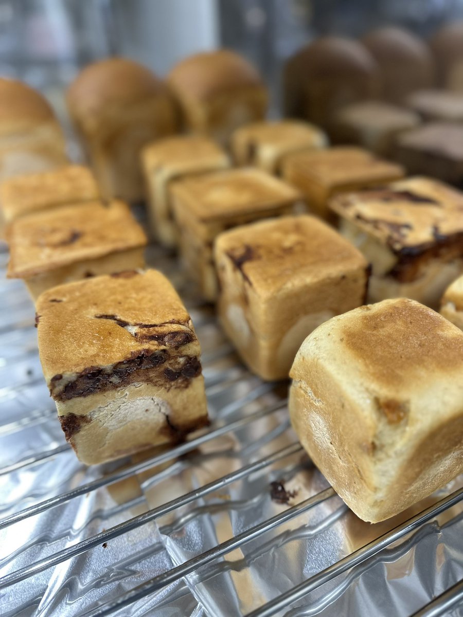 BakeryTierra's tweet photo. 今日は食パンとキューブパン焼いてます♬.*ﾟ

有機あんこはキューブだけの味になってます✨️

#vegan #glutenfree #glutenfreebakery  #veganfood #ヴィーガンフード #グルテンフリー #腸活 #グルテンフリーベーカリー #グルテンフリーパン #パン屋さん #米粉のパン屋さん #お菓子ギフト #米粉お菓子 https://t.co/rD4zdYS7Lb