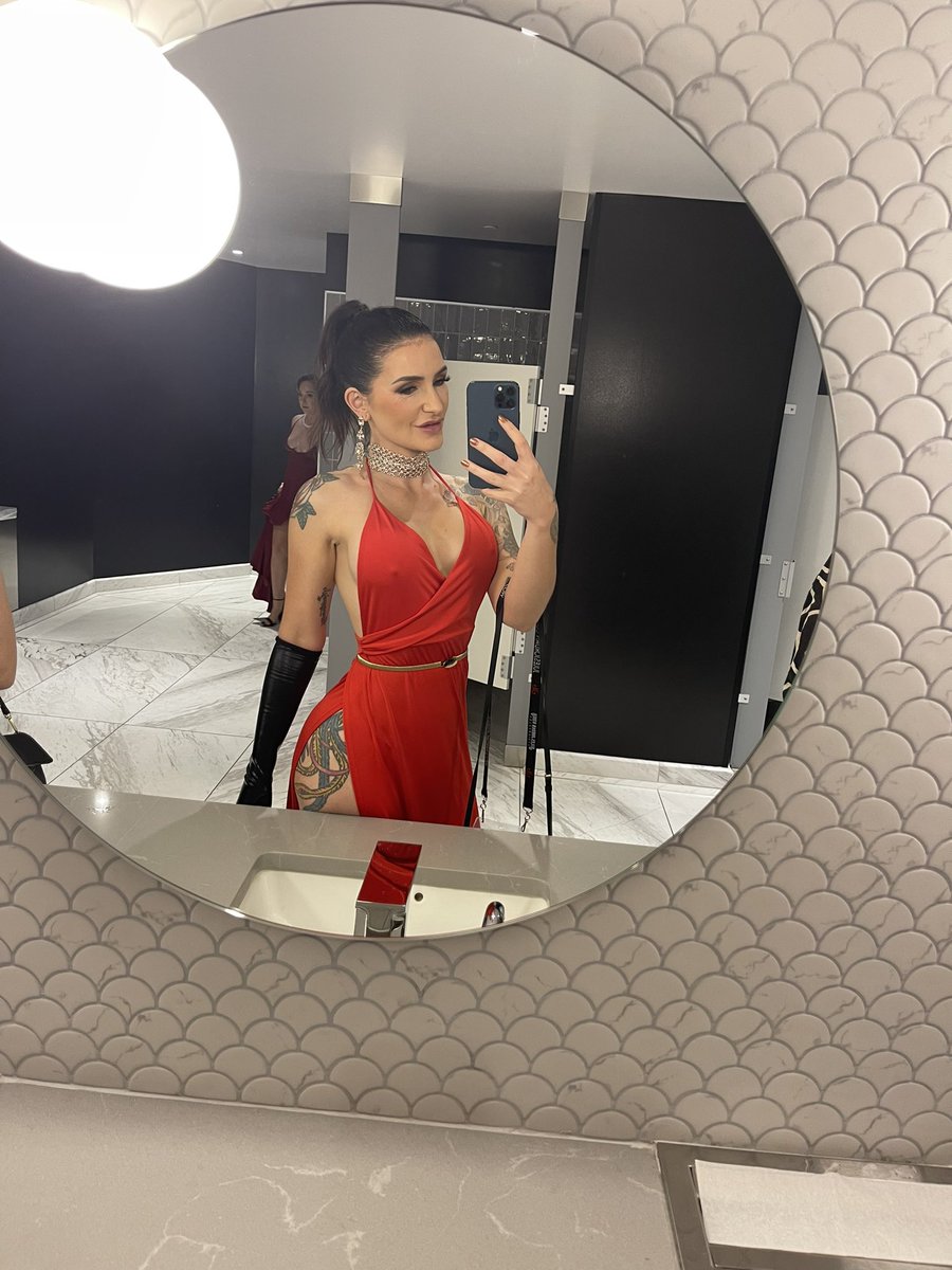 𖡮r𖤞jecta𖡮𖤞rn on Twitter: "RT @adreena_winters: Had such a good night at the AVN awards last night"