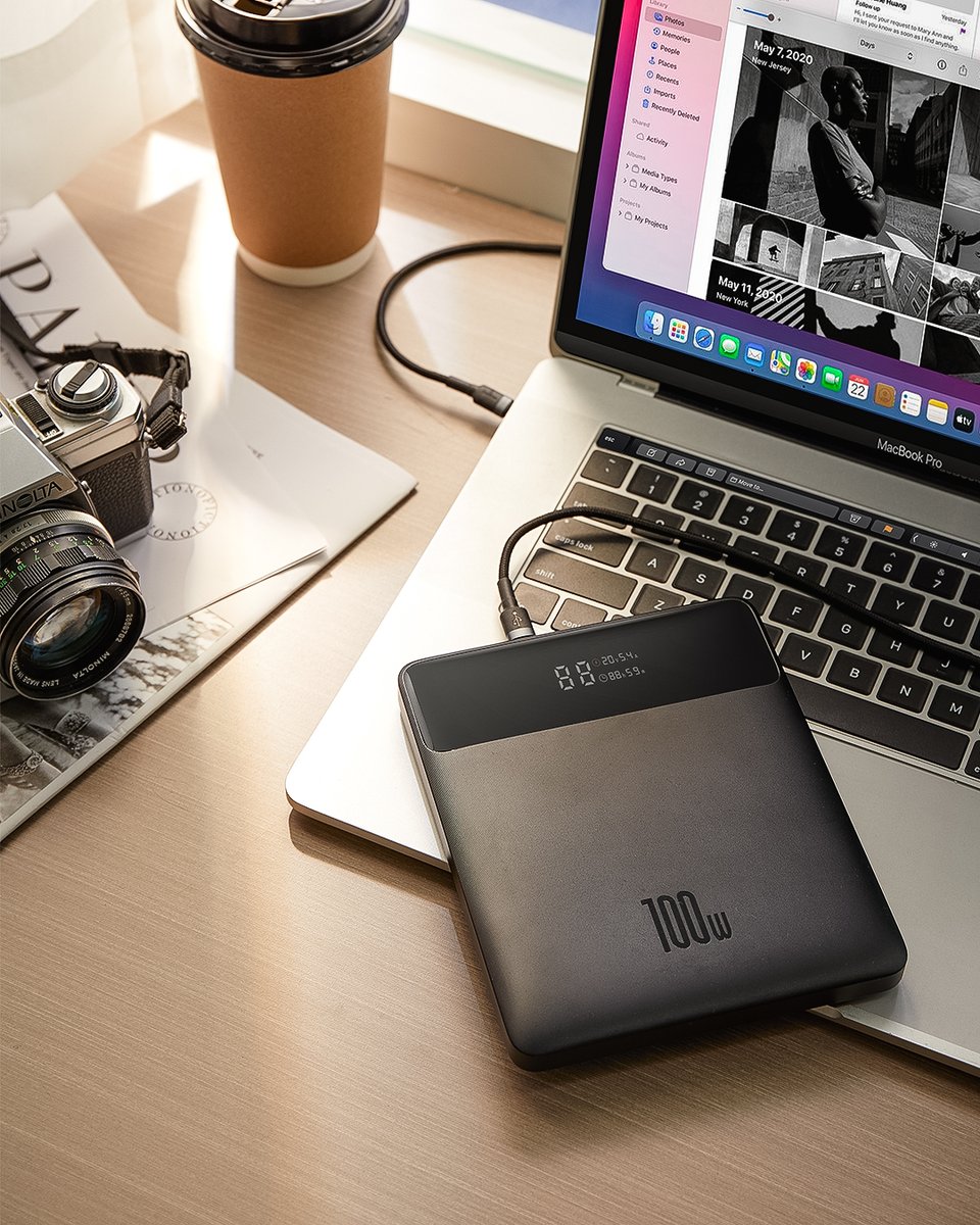 Baseus_Global's tweet photo. How is your Monday gonna be like？

A cup of invigorating morning coffee, a MacBook, and the #Baseusblade will power up your laptop for the whole day and create a perfect #Monday vibe 💫

Unlock easy charging any time at any place 👇

https://t.co/nq6NrtJo3z https://t.co/k5WVUGqJDH