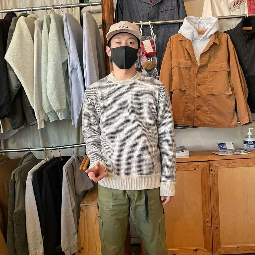 Phillip66maki's tweet photo. おかげさまでリンキングニット完売いたしました～☺︎🎵

画像は美と夢を追求するおしゃれ男子のお二人^_^！

いつも撮影のご協力ありがとうございます<(_ _)>

#madeinjapan🇯🇵 
#日本製
#スーパーラムウール 
#リンキングニット
#bestknitwear 
#loopandweft
#kumonosukimakara 
#Sundayロゴプリント https://t.co/2bQhJyD7jY