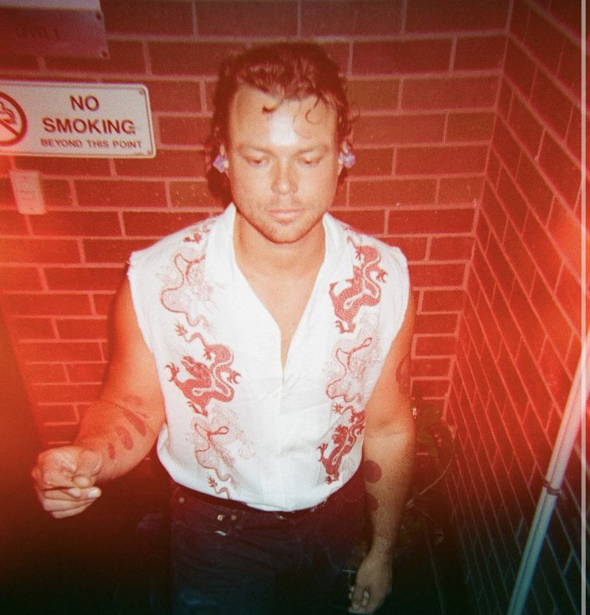girlstalkcurls's tweet photo. ashton stans are so sensitive i could just… https://t.co/VAvZqp5MsO