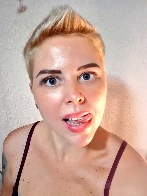 I'm so horny 😜 https://t.co/UvM3yeNq2x<a href="/tag/xhamster"class="tags"><span>#xhamster</span></a>
