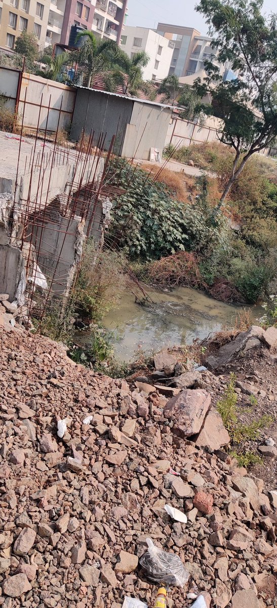 varunsingh21's tweet photo. Welcome to G20 City near the 3 km radius of pune international airport near new Bharat Mata (DP) Road coming from Jakat Naka towards Dr. Martheophelus School.There are many new Garbage Dump area,Liquor bottles scattered @PMCPune @LRWAPune https://t.co/6mdU8YTkXK
