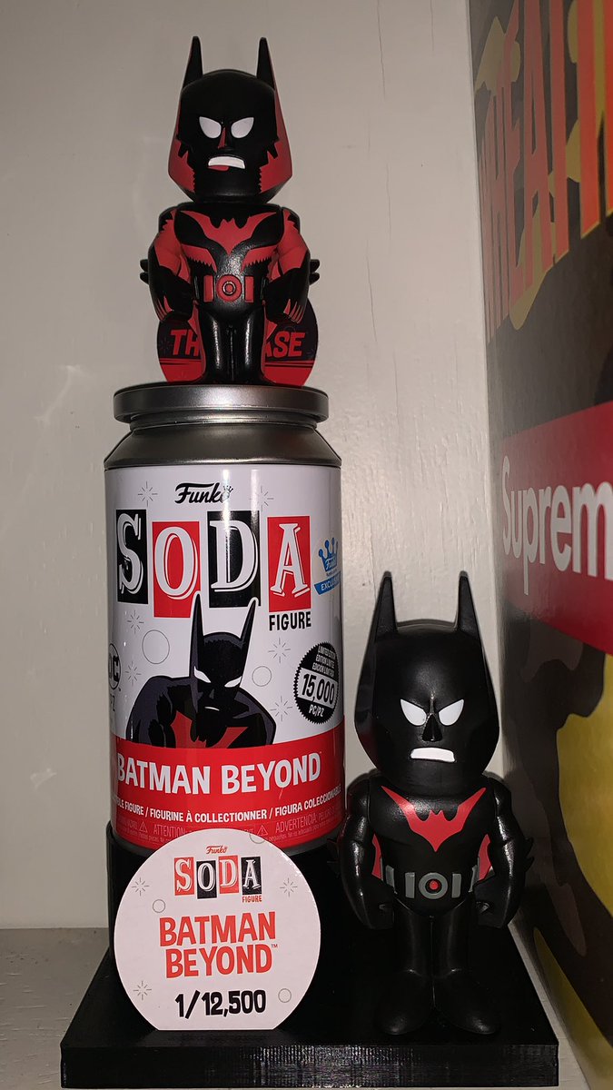 the_mooshoo's tweet photo. I know it late but let thing how long I can keep this. #SundayChaseService #FunkoPop #CommonAndChase #EverySunday #1of52 #FunkoRabbitHole @funko This first Sunday is my first pair. Purchased from Mercari and ultimately open the Soda Pandora box. Batman Beyond. https://t.co/WqxCVOm0Y1