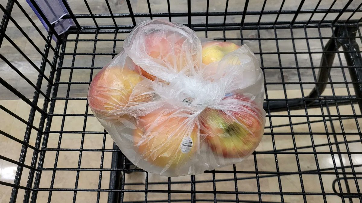 JasonStiff's tweet photo. Time for some fruit math:

🍎 + 🍐 = Apples &amp; Pears

🍎 × 🍐 = Apple Pears

#California #Chico #food #foodporn #foodie #apple #apples #pear #pears #applepear #applepears #fruit #fruits #math #honeycrisp #bartlett #science #genetics https://t.co/DgcnW7zbdH