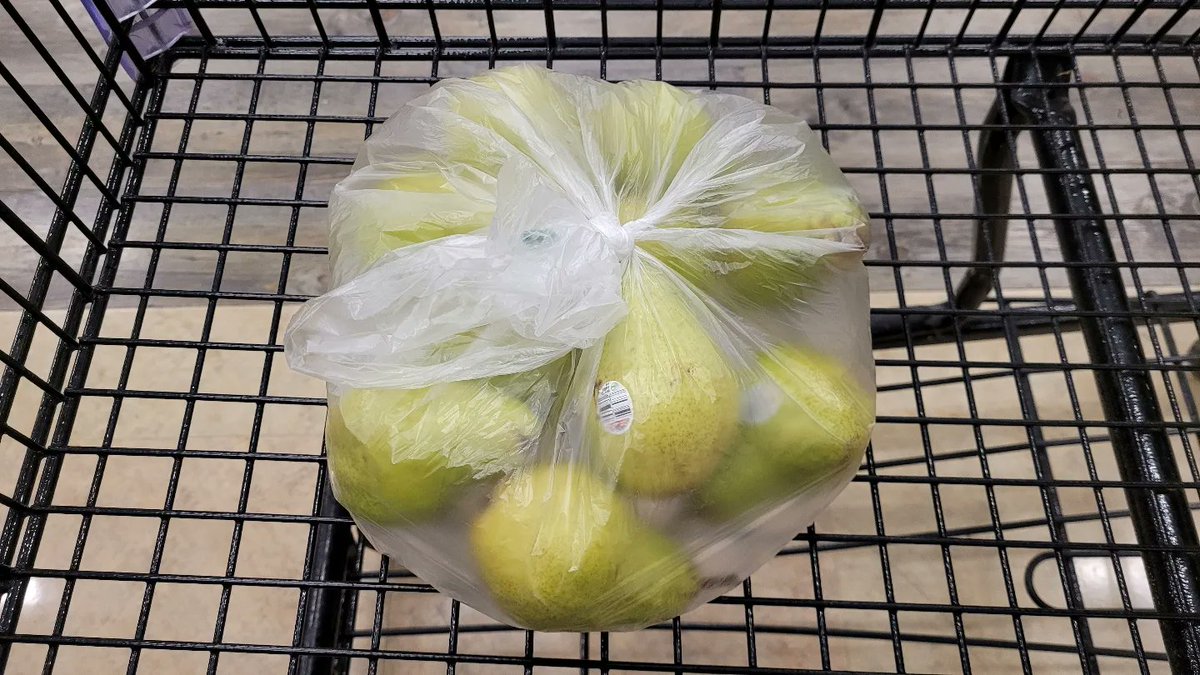 JasonStiff's tweet photo. Time for some fruit math:

🍎 + 🍐 = Apples &amp; Pears

🍎 × 🍐 = Apple Pears

#California #Chico #food #foodporn #foodie #apple #apples #pear #pears #applepear #applepears #fruit #fruits #math #honeycrisp #bartlett #science #genetics https://t.co/DgcnW7zbdH