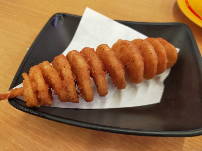 お寿司を堪能しています 