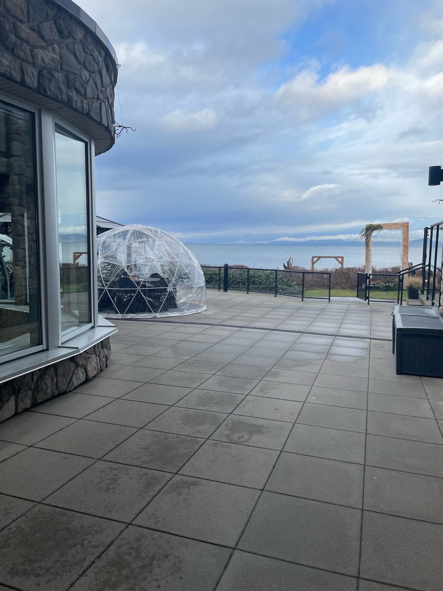 SamaraThompson's tweet image. COVID safe dining! Beachside dome dining. Our own little pod. Next to the ocean. The inside is decorated, heated, and we had an amazing meal. Wish more restaurants did this. #covidsafedining #bcdining ⁦@BCTourists⁩ ⁦@BeachClubResort⁩
