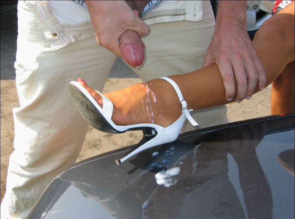 char_chat8's tweet photo. #stockinglegs #stocking #solesjob #sexe #plancul #longlegs #cumheels #feetfethish #Nylongirls https://t.co/7v0AK4fBYU