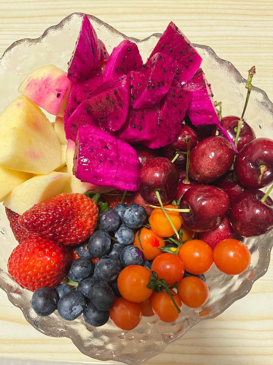 Fruit before going to bed, good night everyone.