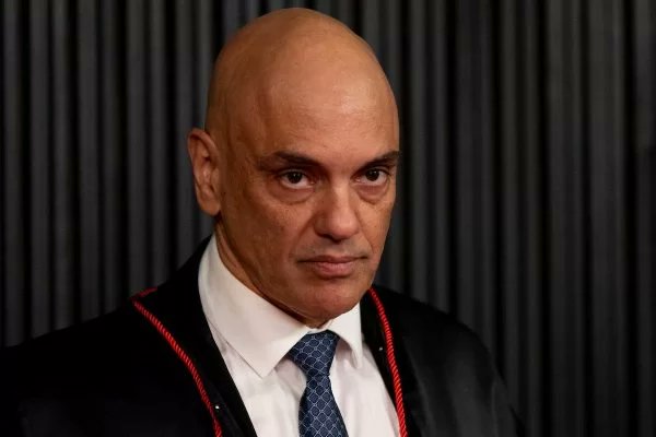 ➡️Alexandre de Moraes determina desobstrução de todas as vias ocupadas por bolsonaristas no país

Ministro do Supremo Tribunal Federal determinou que as equipes de segurança usem da força, se necessário, para desobstruir vias e prédios

Leia: cutt.ly/82RhiOH