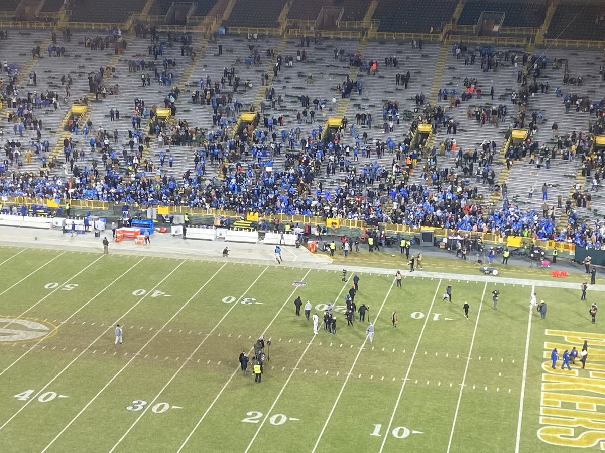 news8alec's tweet photo. Everyone else has left Lambeau. Except the Lions fans. https://t.co/LNP6tpF2GP