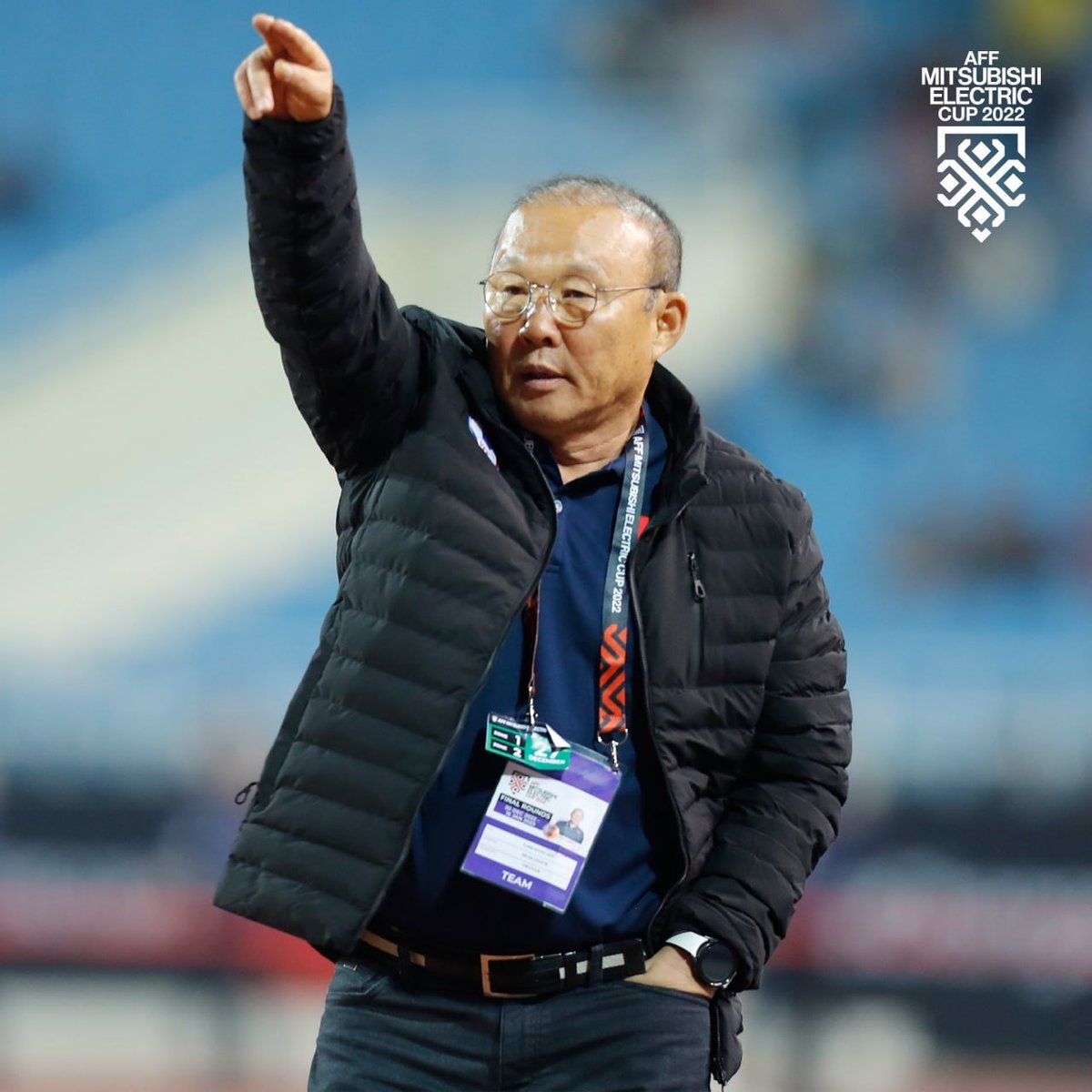 Đủ xa sẽ cũ. Đủ lạ sẽ quên tweet media