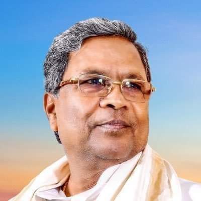 AppuCults4's tweet photo. KARNATAKA BREAKING: #HighVoltageConstituency: சித்தராமையா இன்று கோலாருக்கு வருகை தருகிறார்.                                மாநாட்டில் பங்கேற்க சித்தராமையா மதியம் 12:30 மணிக்கு கோலாருக்கு வருவார். கோலார் ஏசியில் போட்டியிடப் போவதாக சித்தராமையா அறிவிப்பு #KarnatakaElection2023 https://t.co/UoWU77EdPx