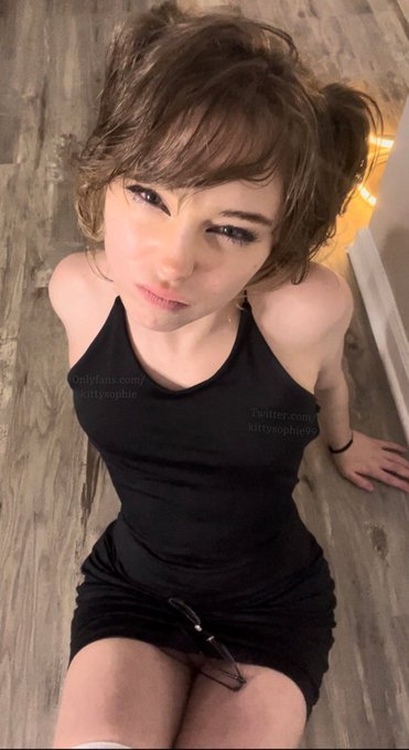 Posting on OF (kittysophie) tonight! My skin is totally clear now yaaayyy https://t.co/ZHyqFMkiI7