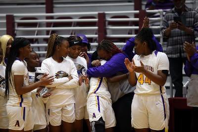 Gilda_Moore_'s tweet photo. Proud of you daughter @iamiracle22 All State Sugar Bowl MVP. Last year this time you was on crutches with ACL injury. To see you play after 9 months meant everything and the picture with Coach says it all. Remain humble, stay focused, and keep working. #MakeEmBelieve https://t.co/Fj2tE5Y3pv