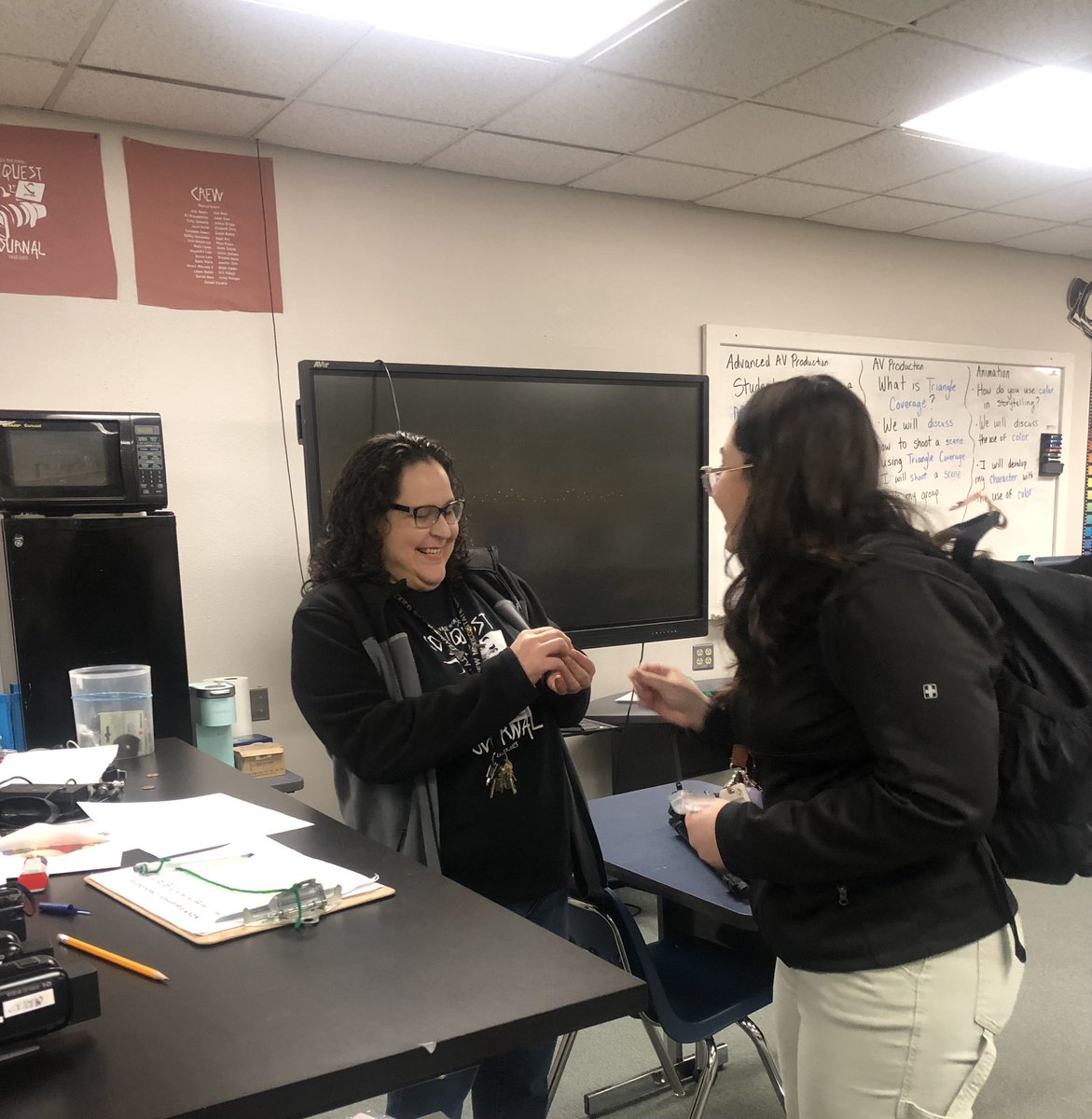 DVHS students Natalie Rivas, Sarina Bhakta & Darlene Mendoza were spreading joy Friday by handing out tiny ducks at school to random people. A security officer, Mrs. Julie @DVHSGoCenter & Mrs. Rivera instantly smiled! @DVHSYISD @YISDCounseling @YsletaISD