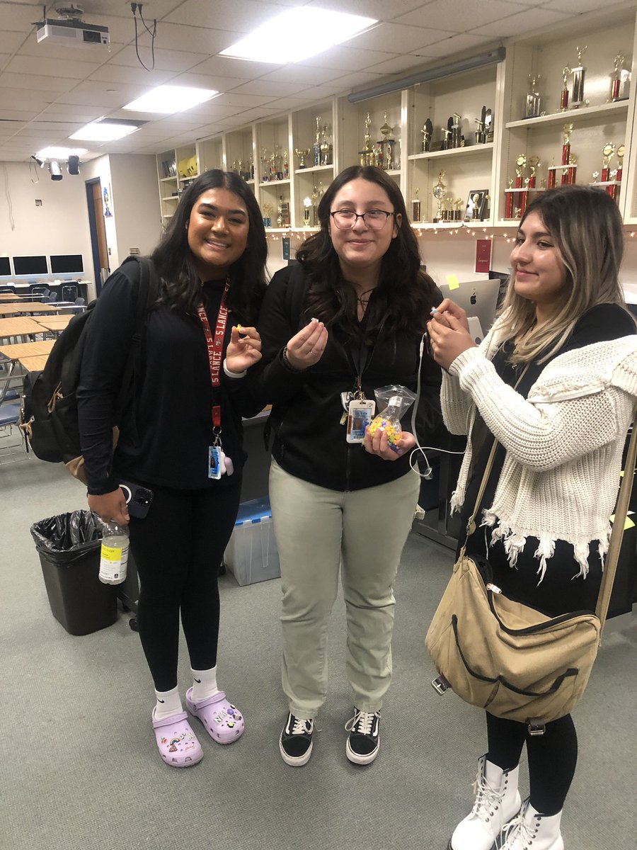 DVHS_Counselors's tweet photo. DVHS students Natalie Rivas, Sarina Bhakta &amp; Darlene Mendoza were spreading joy Friday by handing out tiny ducks at school to random people. A security officer, Mrs. Julie @DVHSGoCenter &amp; Mrs. Rivera instantly smiled! @DVHSYISD @YISDCounseling @YsletaISD https://t.co/H8xgJzuSQG