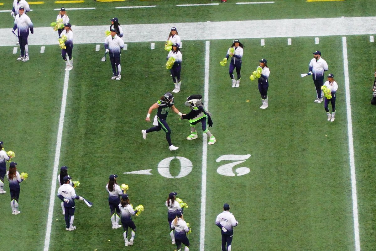 NILESAOK's tweet image. What a game! What a season #itsnotoveryet #GoHawks