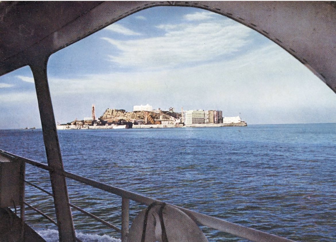 当時、船から見た軍艦島です🥺 この時代の軍艦島にも行ってみたいですね…！！