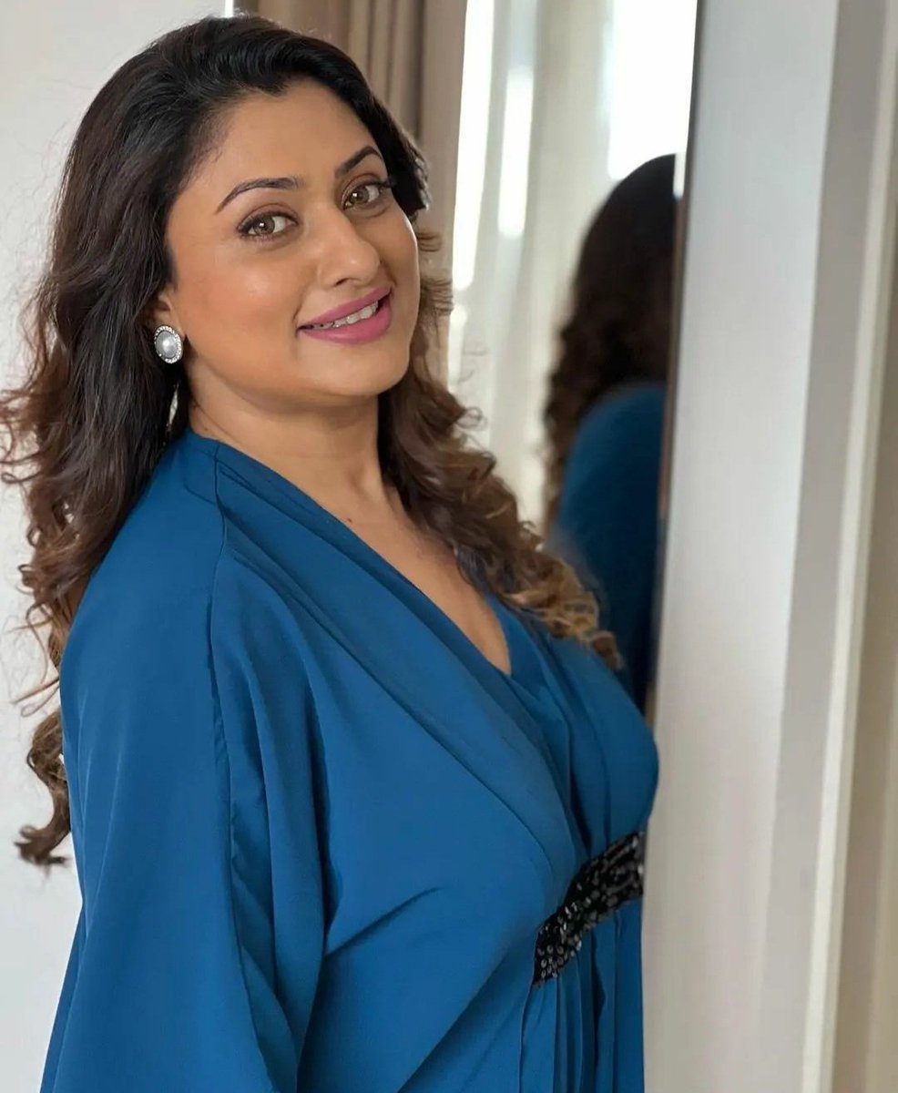 DarkChocomilk69's tweet photo. Vayasu aana maathiriya irrukka iva
#malavika
#malavikahot
#thiruttupayalea
 @Actressrasigan4 @KathalanSneha @NavinNa99776476 @Peekundieditz @Ramkumar96_ @sammu_veriyan @stysysyss @Troll_Virgins https://t.co/76irPmlXaY