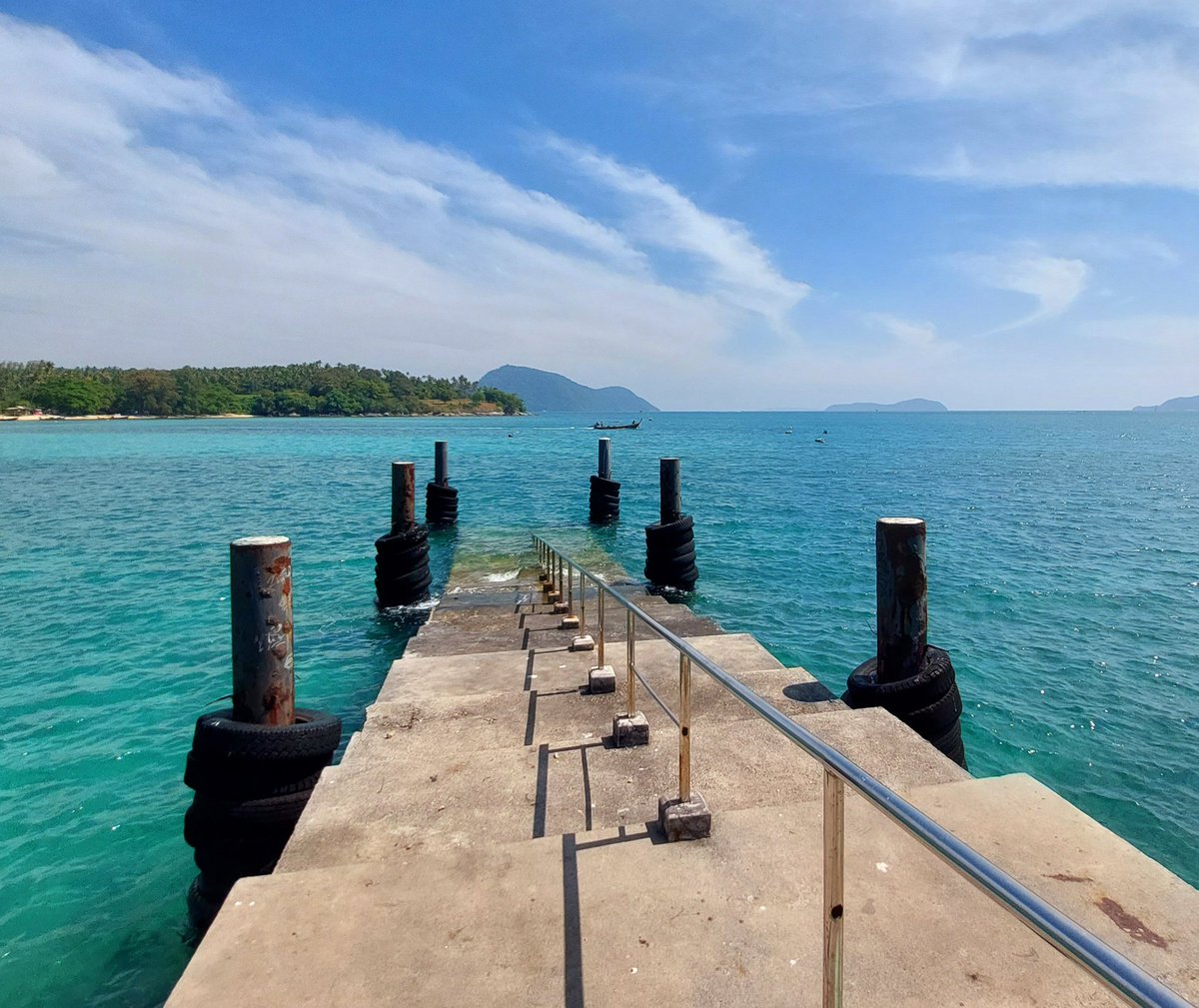 travelingman88's tweet photo. Another good tour round Phuket, no matter how many times I visit these places, the beauty is mesmerising. And finish off with a foot massage of course. #Thailand #Phuket #Promthepcape #nature #Rawai https://t.co/ErIIQjnfD0