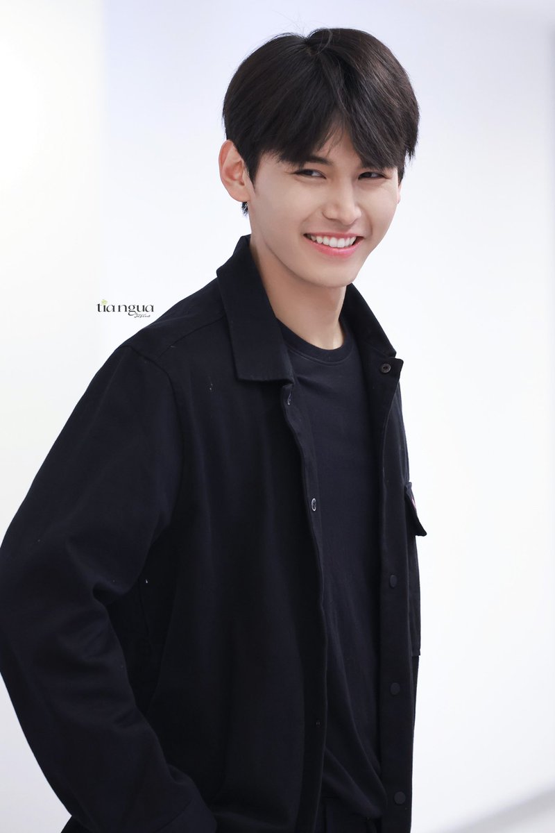 tiangua3469's tweet image. 20230108📷 #FirstfhGraduationDay
สุดหล่อ
@jaestsx 
#JaPhachara #TeddyJa