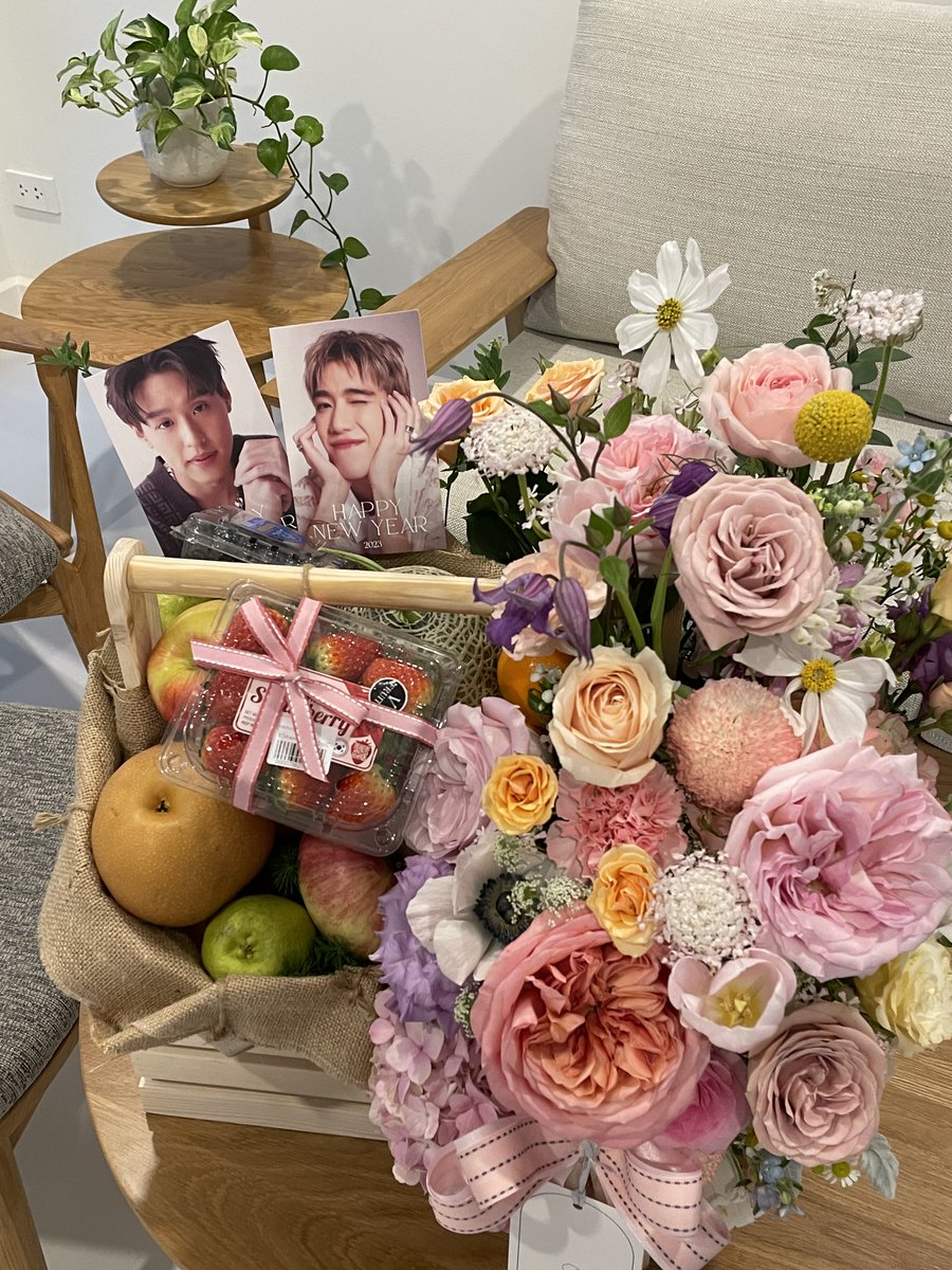 LazadaTH's tweet photo. 🤩 น้องลาซขอบคุณสองหนุ่ม #ppkritt #bbillkin สำหรับกระเช้าและของขวัญสุดพิเศษที่ส่งมาให้ #LazadaTH น่ารักมากกกกกกกก 🎁

💙 ส่วนแฟนๆ อย่าลืมกดติดตาม @LazadaTH เอาไว้ จะได้ไม่พลาดโปรเด็ดๆและกิจกรรมดีๆจากสองหนุ่มที่ลาซาด้าเตรียมจะมอบให้น���าาา~ 🥳✨ https://t.co/PvPYWoatPi