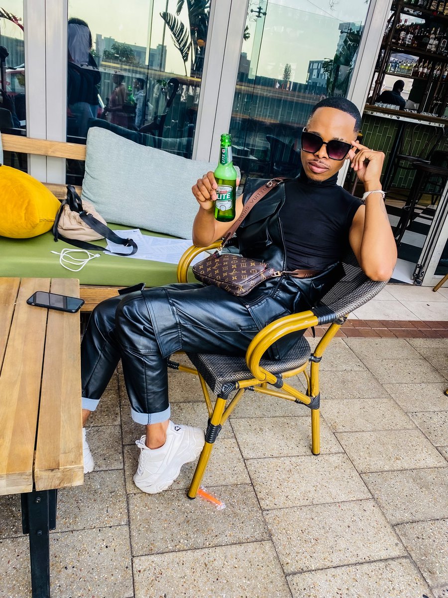 drflossa's tweet photo. It’s a Fresh New Look and new beginnings for me. 

@castlelitesa inspired my look. 
#liteup #castlelite https://t.co/Yn8o5JAoOe