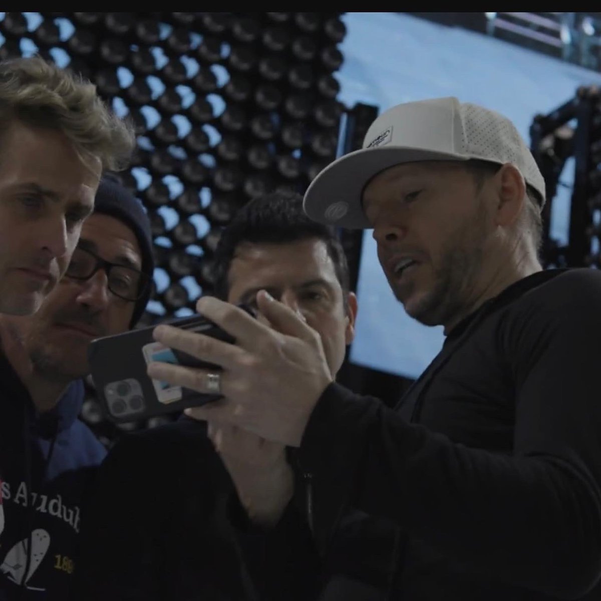 girlmeare's tweet image. #NKOTB #MixtapeTour2022 #veeps #Documentary #concert #thebest #awesome #donniewahlberg #JordanKnight #joeymcintyre #dannywood #jonathanknight ❤️😊😍😘🎉