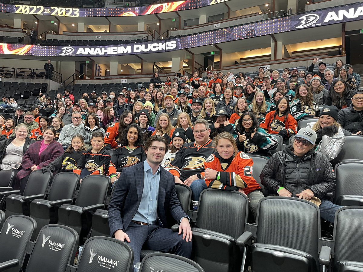 AnaheimDucks's tweet photo. Jamie Drysdale stopped by to say hi 200+ @LadyDucksHockey players after our game. 

#FlyTogether https://t.co/bgkU8AUFNf